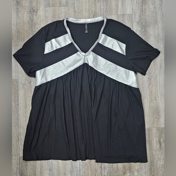 Two 2 Fly Black & Silver Top- Size XL - Picture 1 of 3